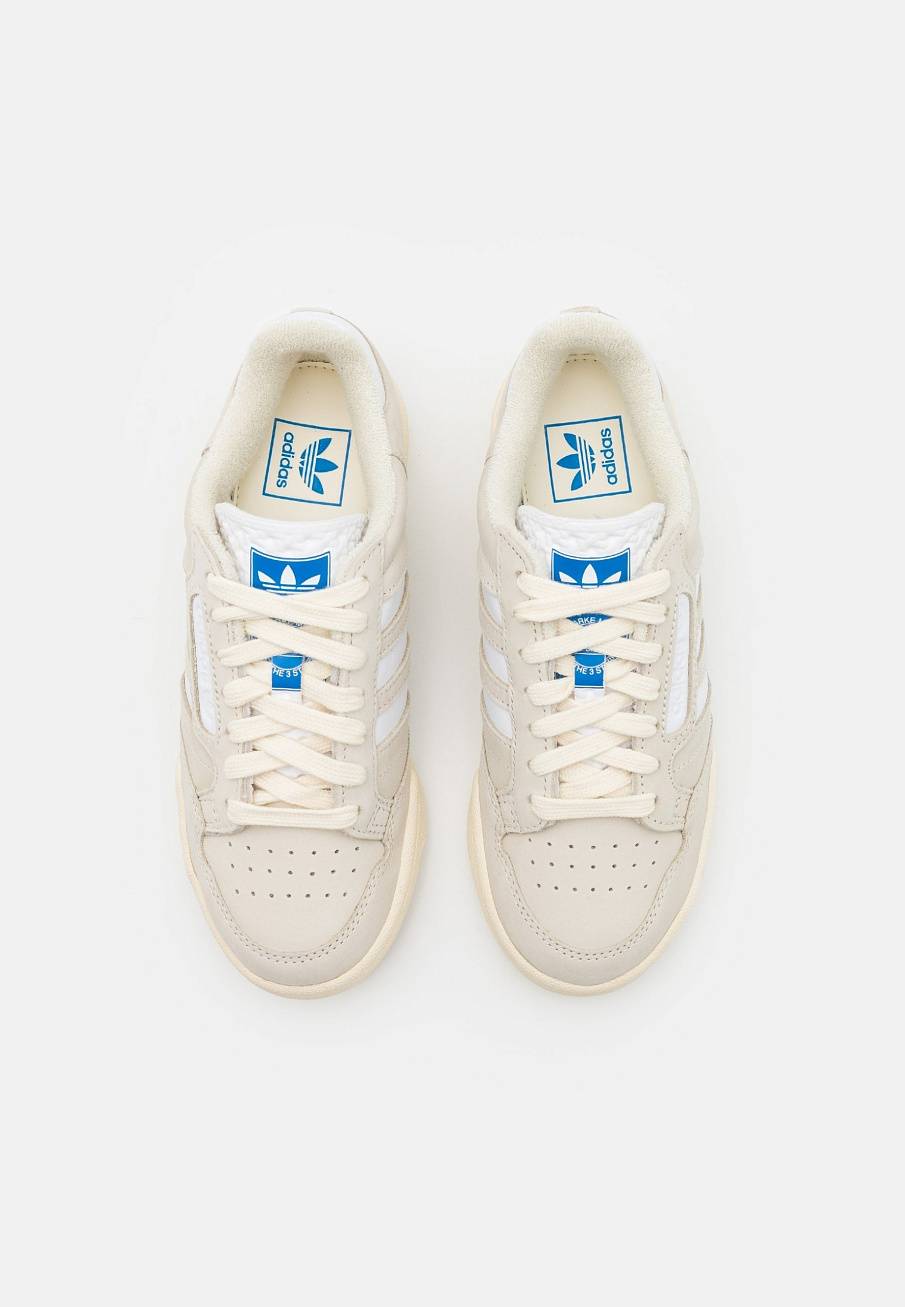 Фото № 3 с приближением к товару «‎Adidas Continental 80 Stripes »