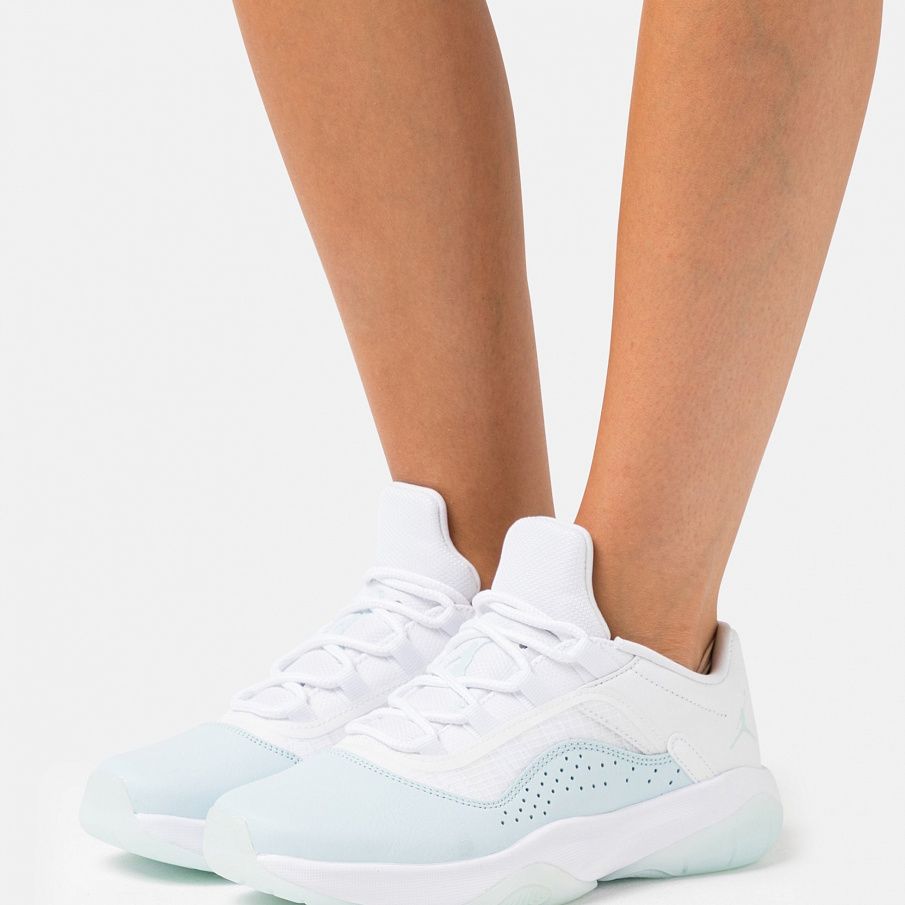 Фото № 2 с приближением к товару «‎Jordan Wmns Air 11 Cmft »