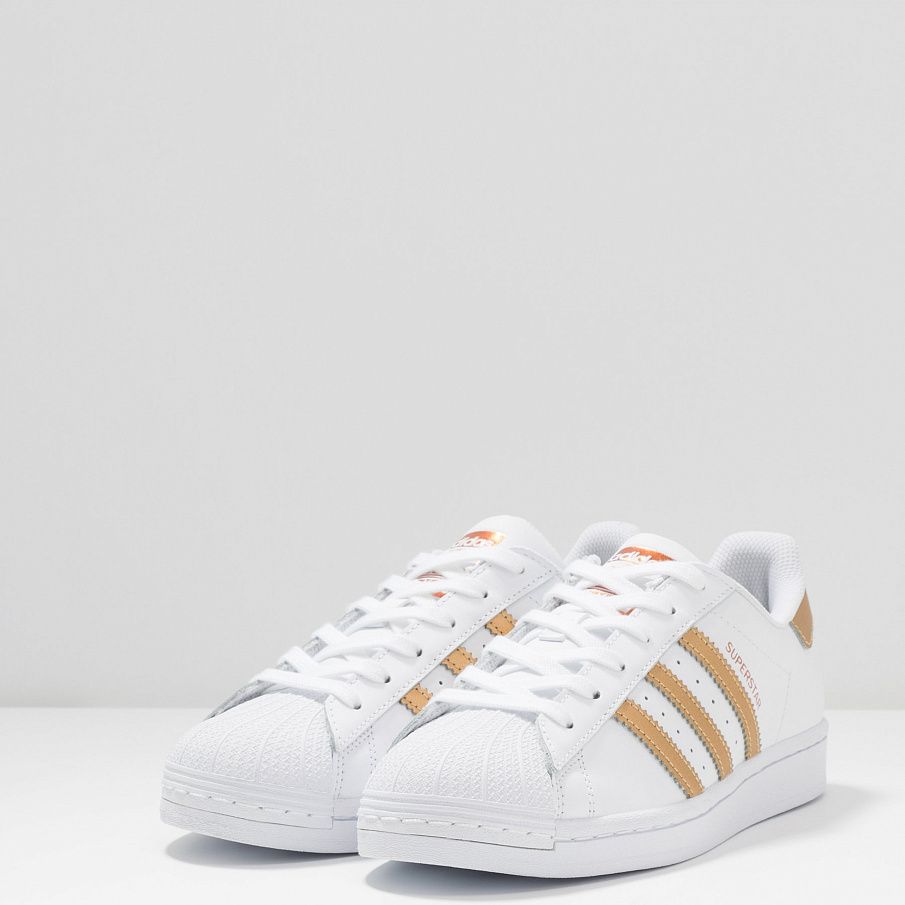 Фото № 5 с приближением к товару «‎Adidas Superstar »