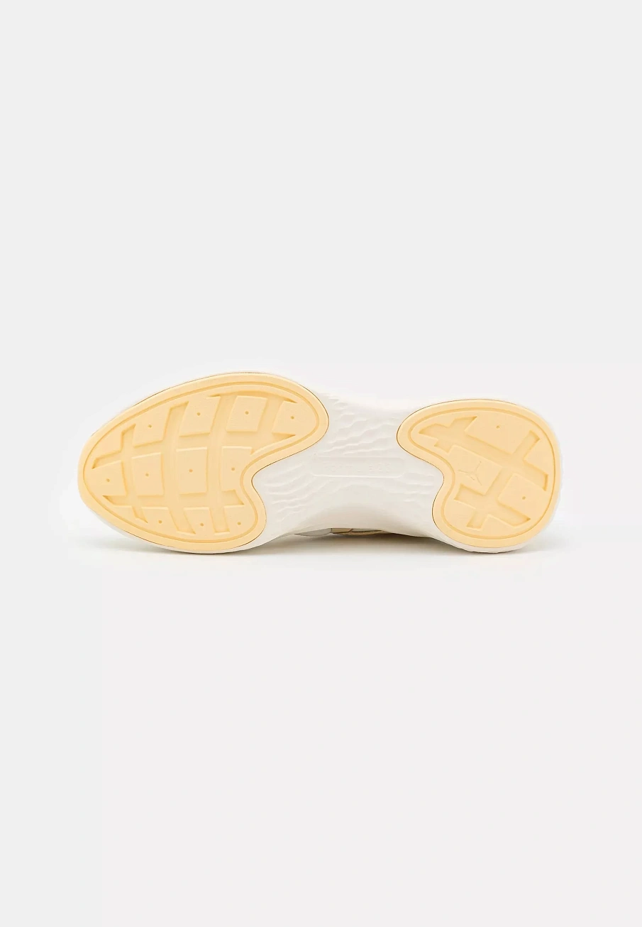 Фото № 4 с приближением к товару «‎WMNS JORDAN DELTA 3 LOW»