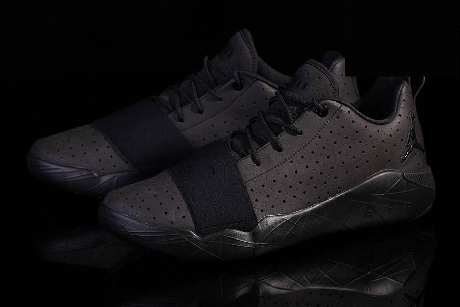 Фото № 2 с приближением к товару «‎Nike Air Jordan Breakout Triple »