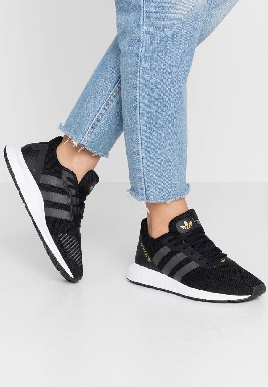 Фото № 1 с приближением к товару «‎Adidas Swift »