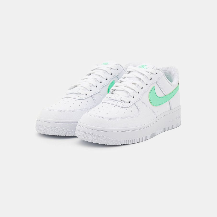 Фото № 3 с приближением к товару «‎Nike Air Force 1 »