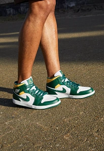 Фото № 3 с приближением к товару «‎AIR JORDAN 1 MID»