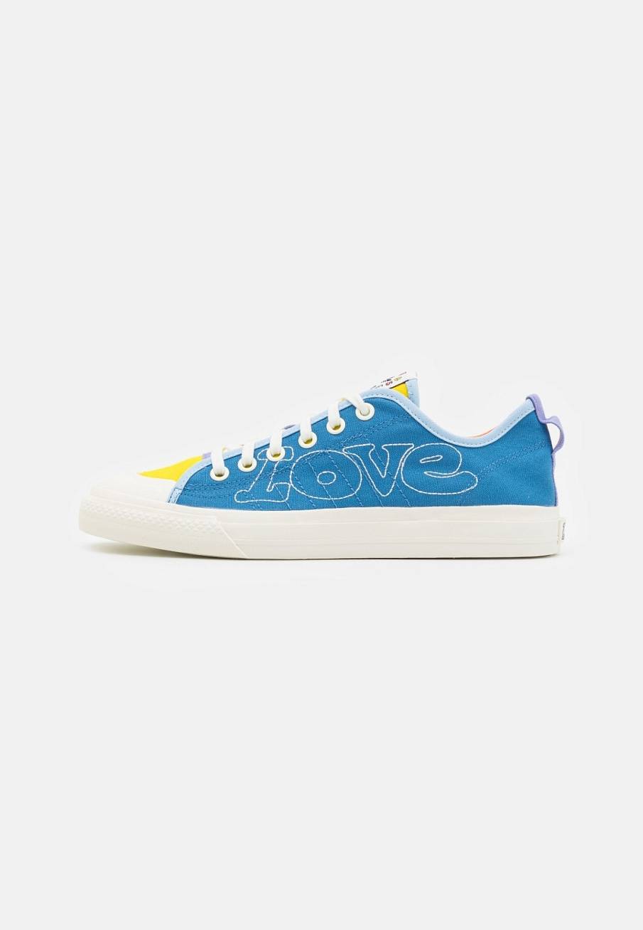 Фото № 1 с приближением к товару «‎Adidas Nizza Pride »
