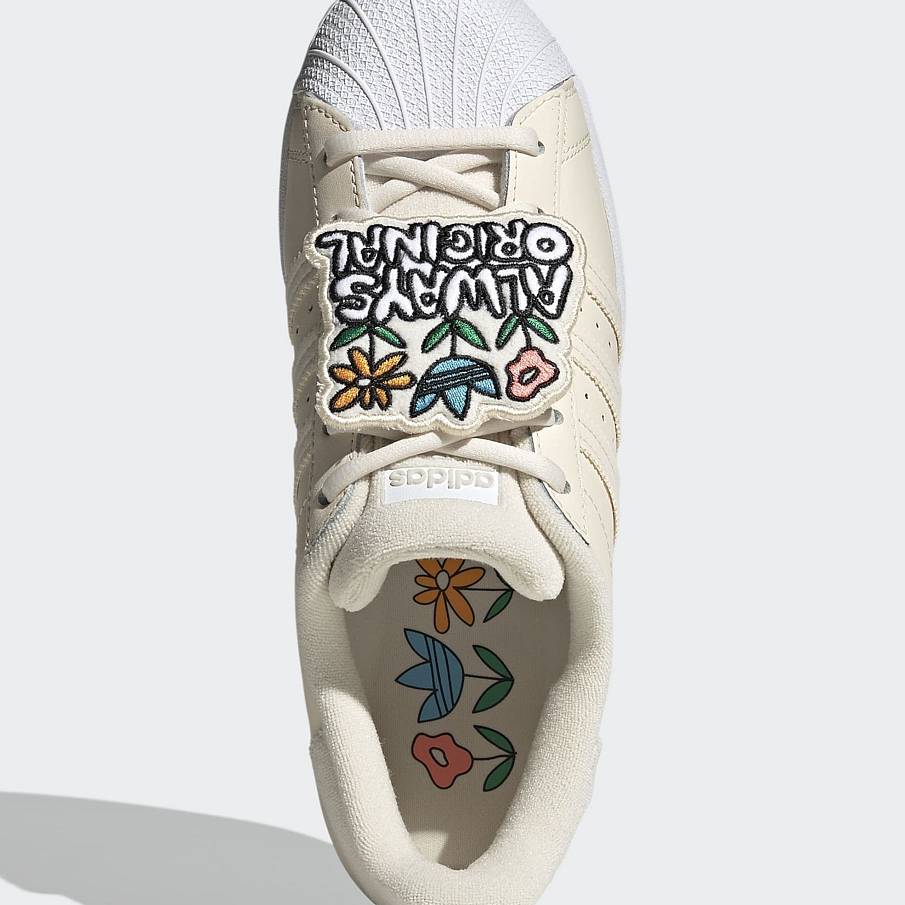 Фото № 3 с приближением к товару «‎Adidas Superstar W »