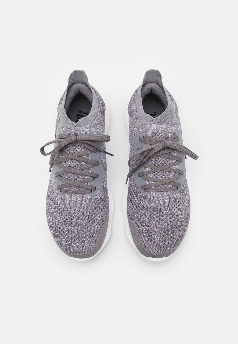 Фото № 4 с приближением к товару «‎Adidas Futurenatural»