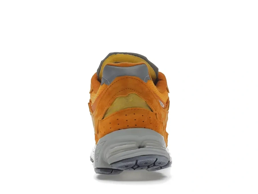 Фото № 4 с приближением к товару «‎New Balance 2002R»
