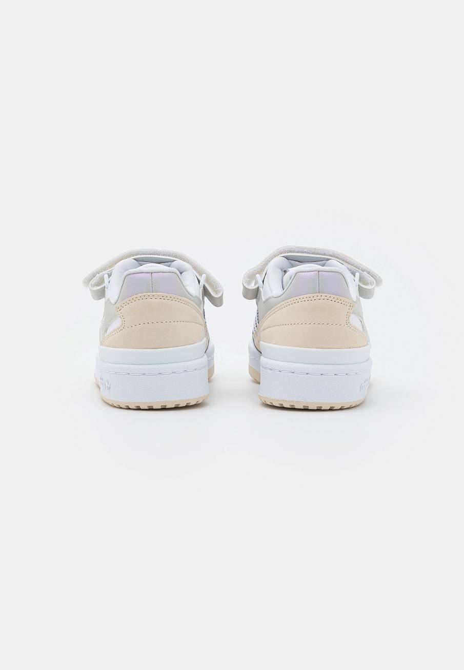 Фото № 4 с приближением к товару «‎Adidas Forum »