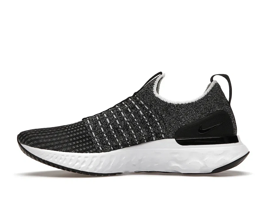 Фото № 3 с приближением к товару «‎Nike React Phantom Run Flyknit 2 Oreo »