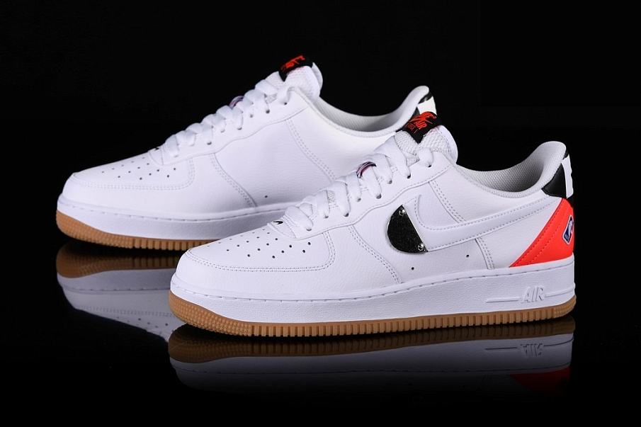 Фото № 2 с приближением к товару «‎Nike Air Force 1 ’07 Nba Crimson Gum »