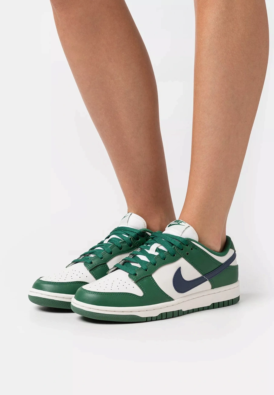 Фото № 4 с приближением к товару «‎DUNK LOW »