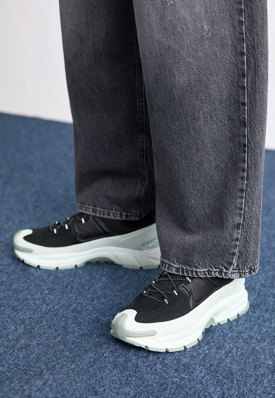 Фото № 2 с приближением к товару «‎VOMERO ROAM UNISEX»