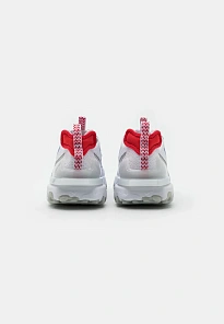 Фото № 3 с приближением к товару «‎REACT VISION»