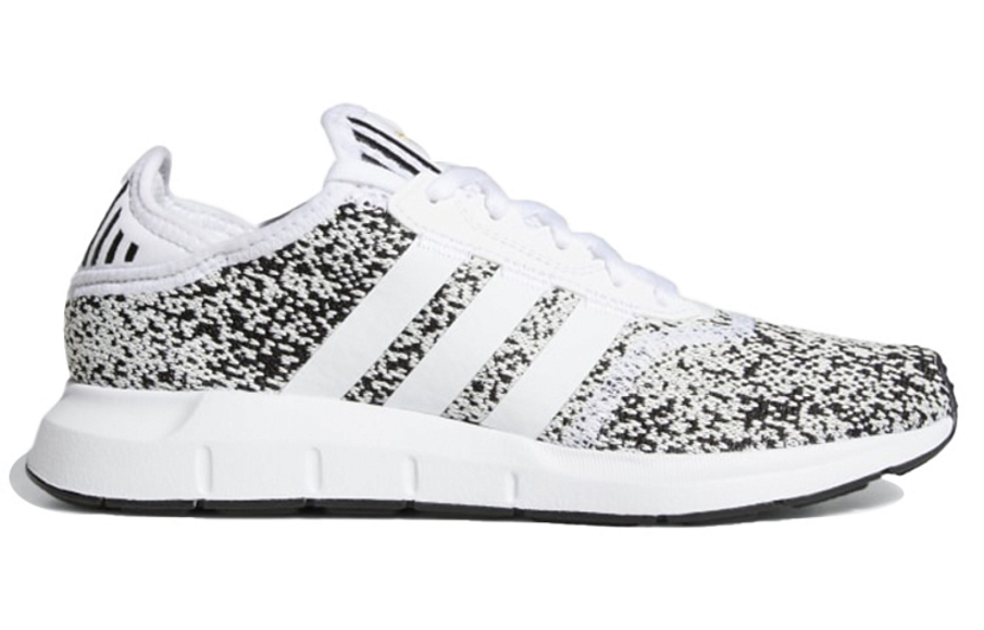 Фото № 2 с приближением к товару «‎adidas originals Swift Run X BlackWhite»