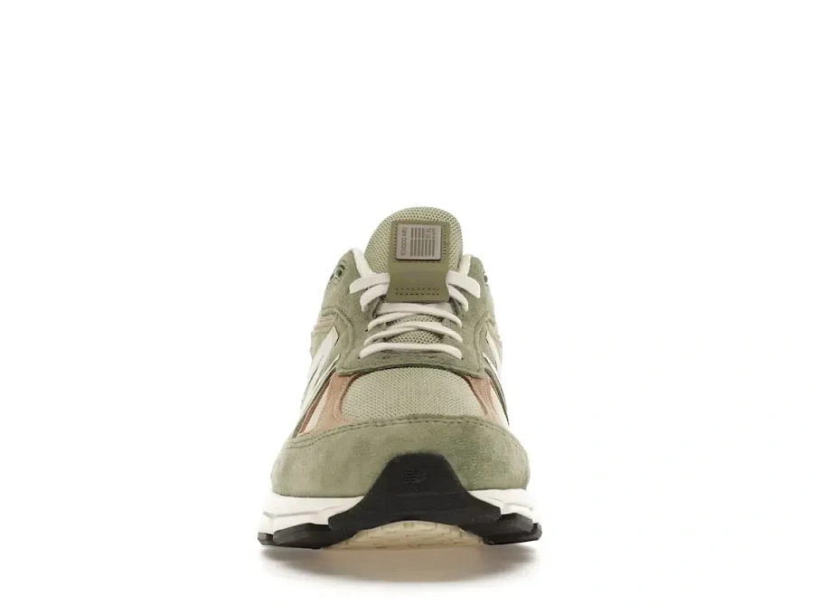 Фото № 2 с приближением к товару «‎New Balance 990v4»