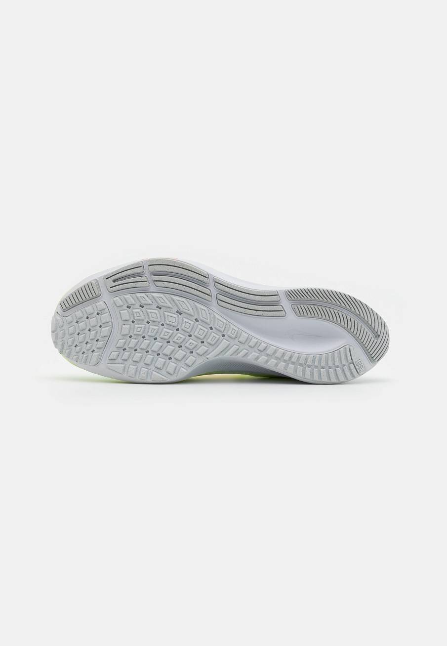 Фото № 5 с приближением к товару «‎Nike Air Zoom Pegasus 38»