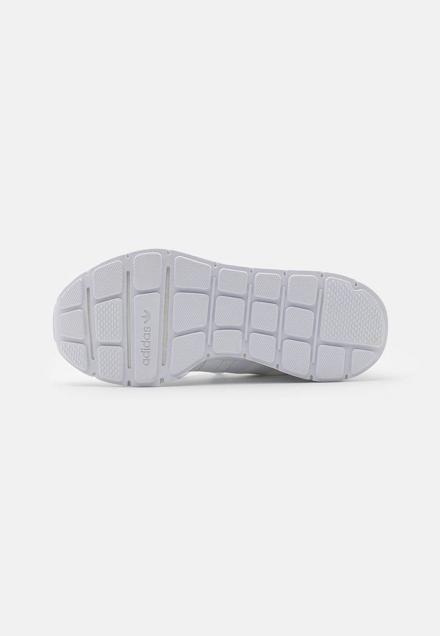 Фото № 5 с приближением к товару «‎Adidas Swift »