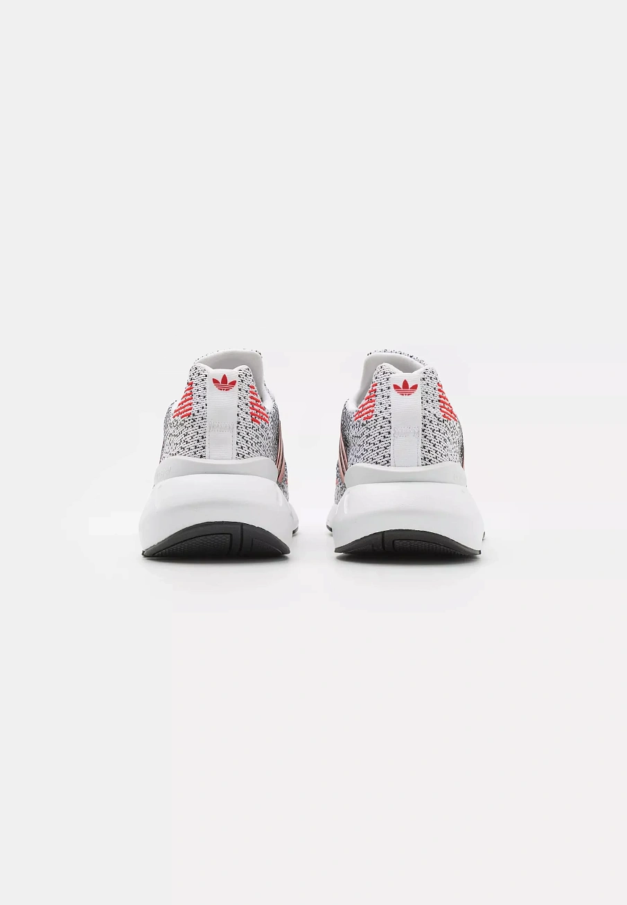 Фото № 2 с приближением к товару «‎SWIFT RUN 22 UNISEX»