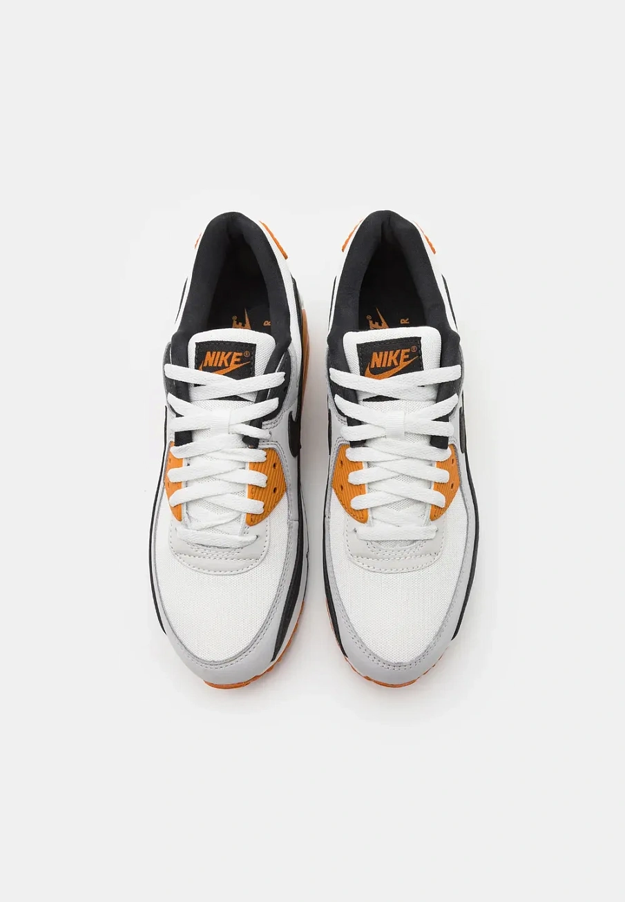 Фото № 4 с приближением к товару «‎AIR MAX 90»