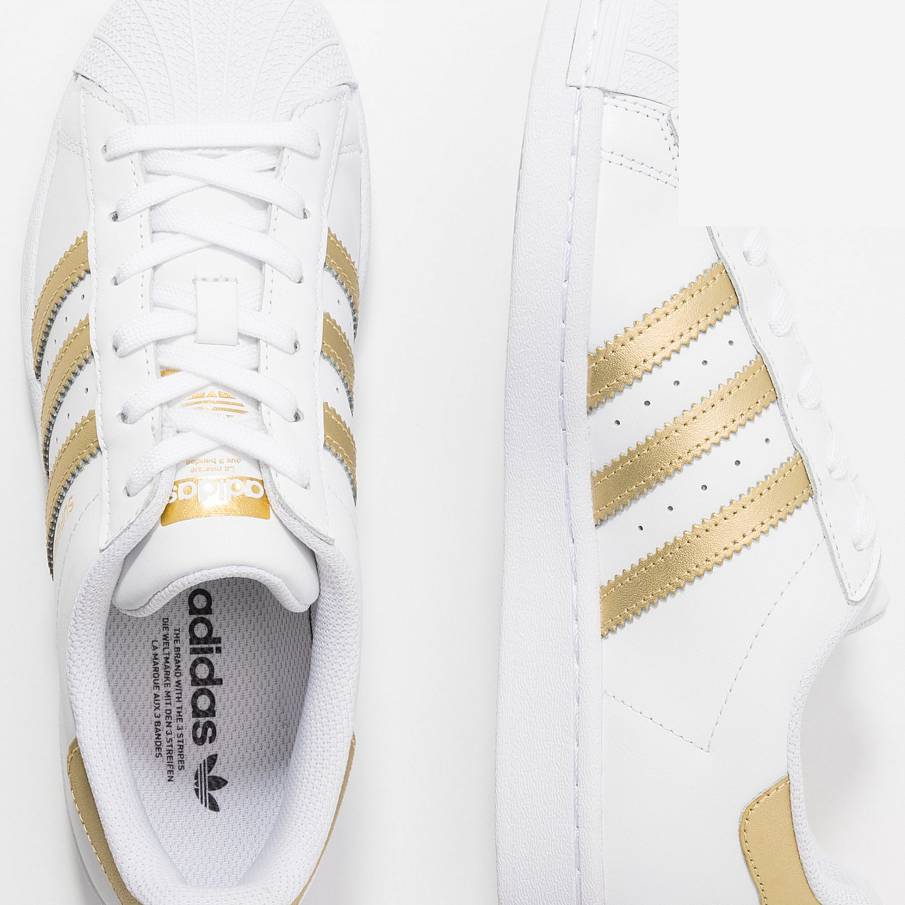 Фото № 4 с приближением к товару «‎Adidas Superstar »