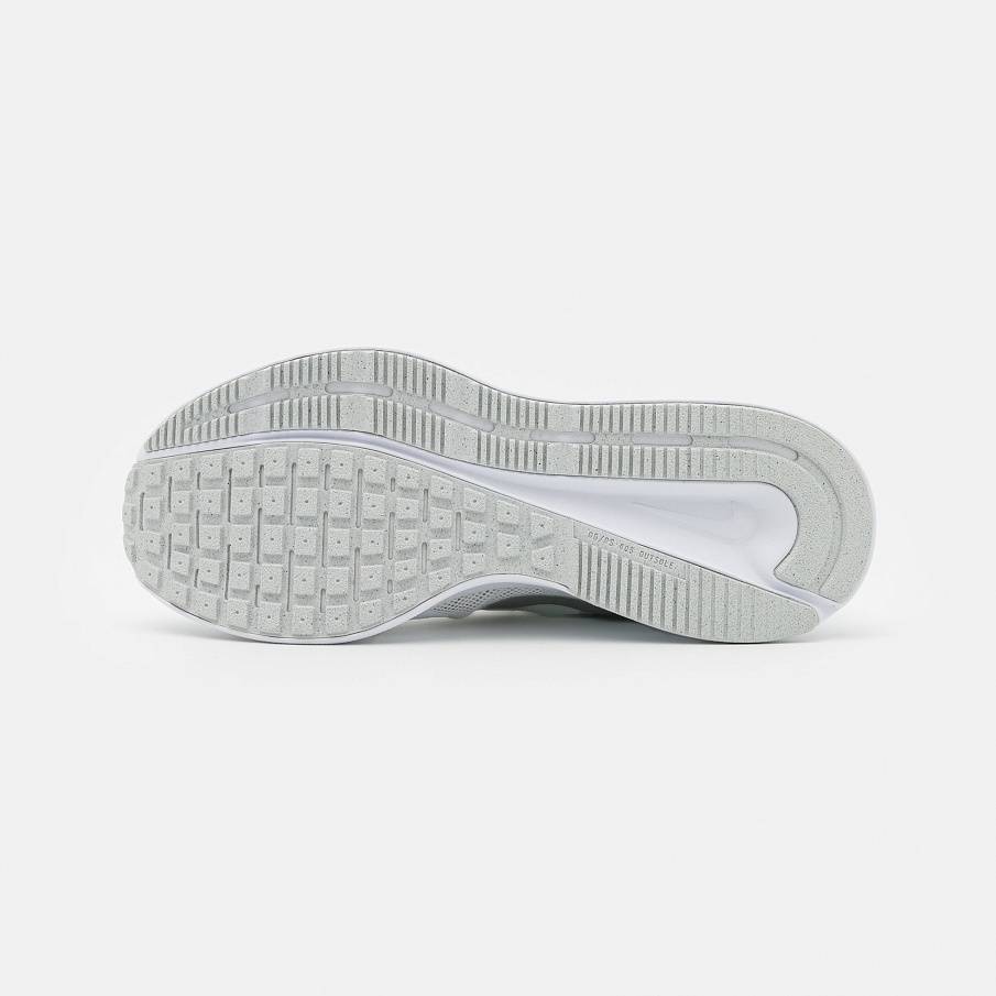 Фото № 5 с приближением к товару «‎Nike Swift 3»