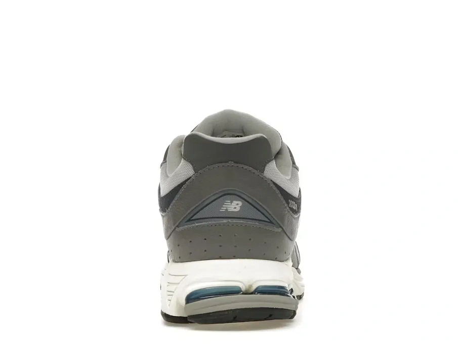 Фото № 4 с приближением к товару «‎New Balance 2002R»