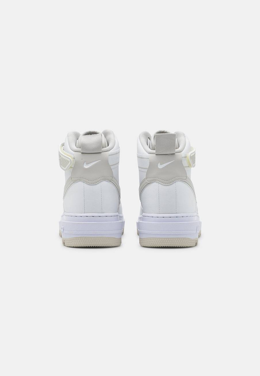Фото № 3 с приближением к товару «‎Nike Air Force 1 »
