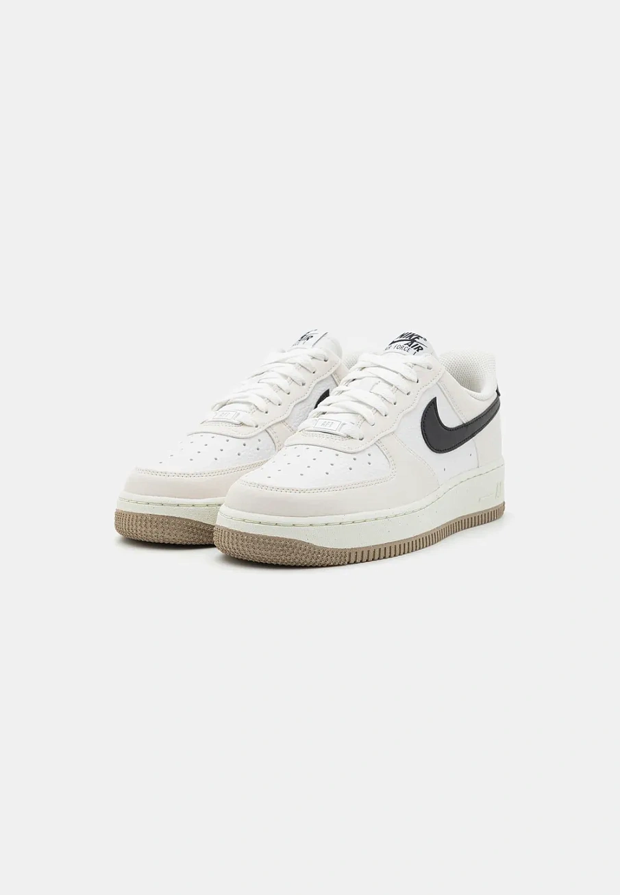 Фото № 2 с приближением к товару «‎AIR FORCE 1 07»