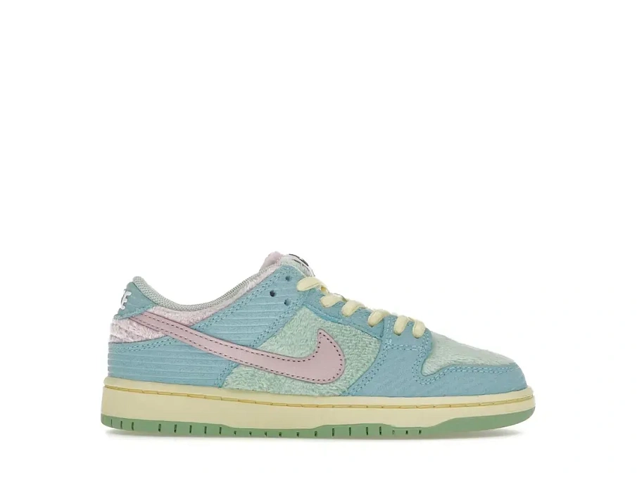Фото № 1 с приближением к товару «‎Nike SB Dunk Low»