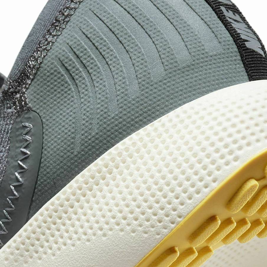 Фото № 4 с приближением к товару «‎Nike React Escape »