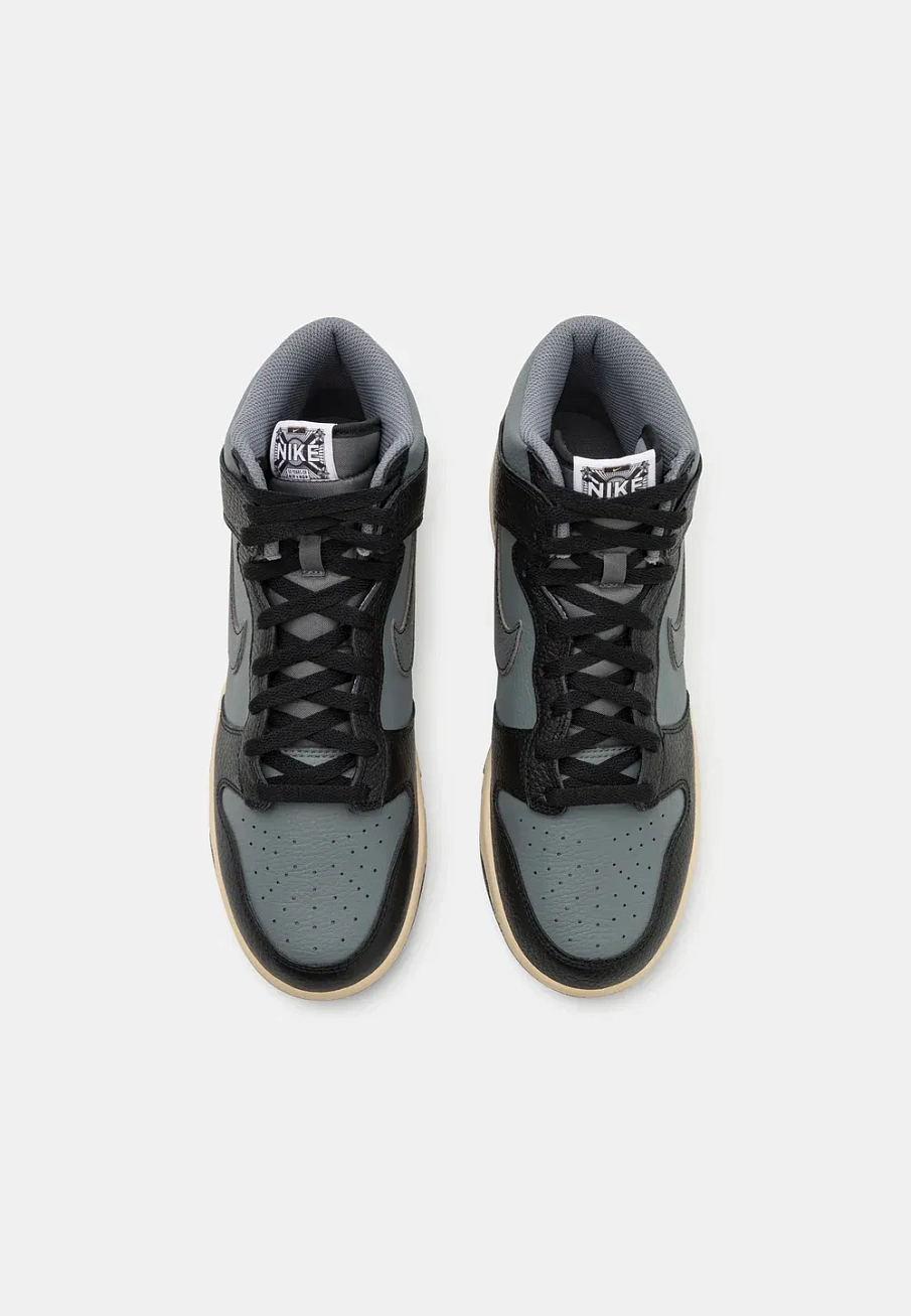 Фото № 4 с приближением к товару «‎DUNK HI RETRO PRM 1 EMB»