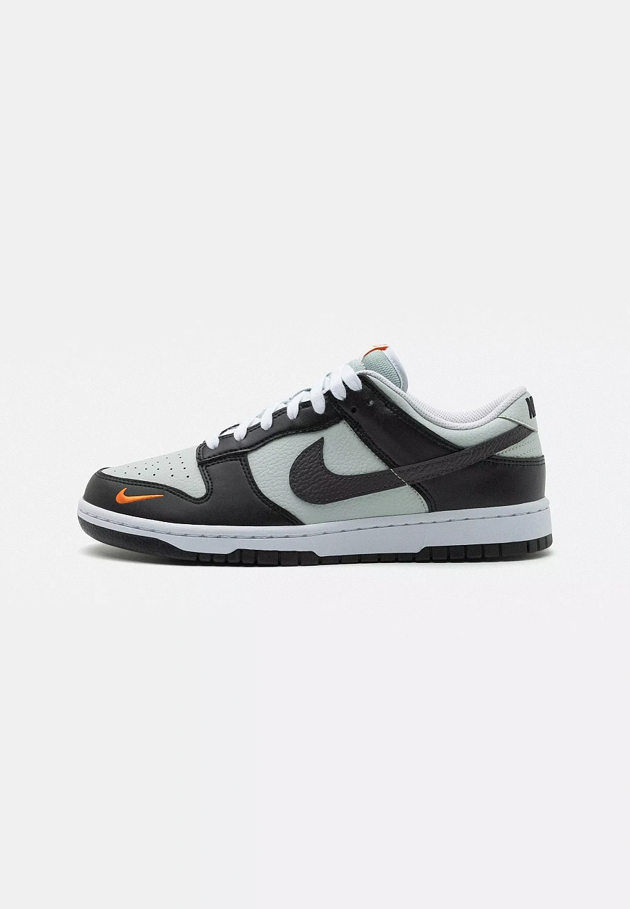 Фото № 1 с приближением к товару «‎NIKE DUNK UNISEX»