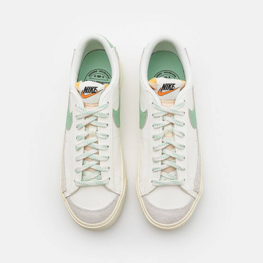 Фото № 4 с приближением к товару «‎Nike Blazer 77 »