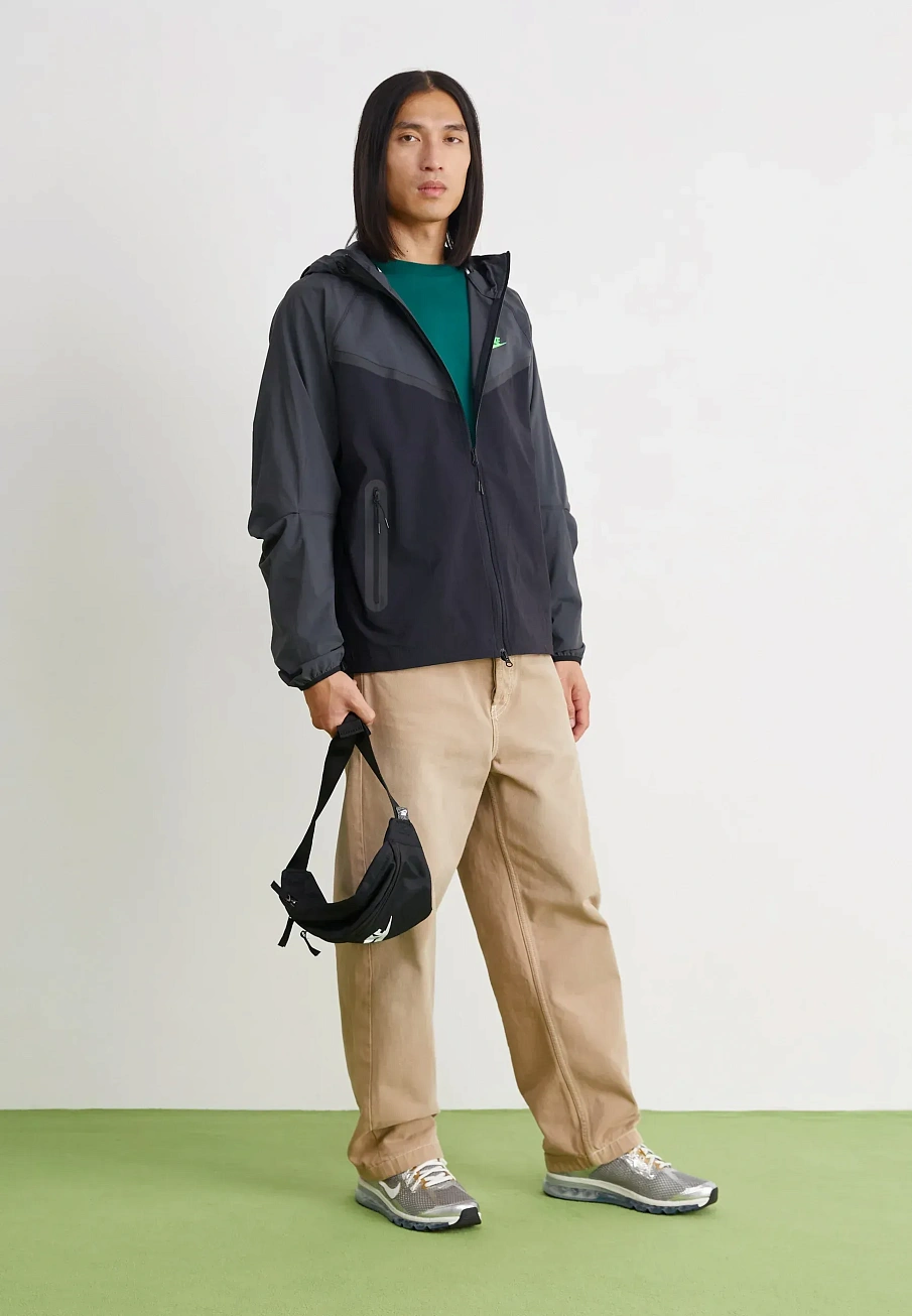 Фото № 3 с приближением к товару «‎AIR MAX 2013»