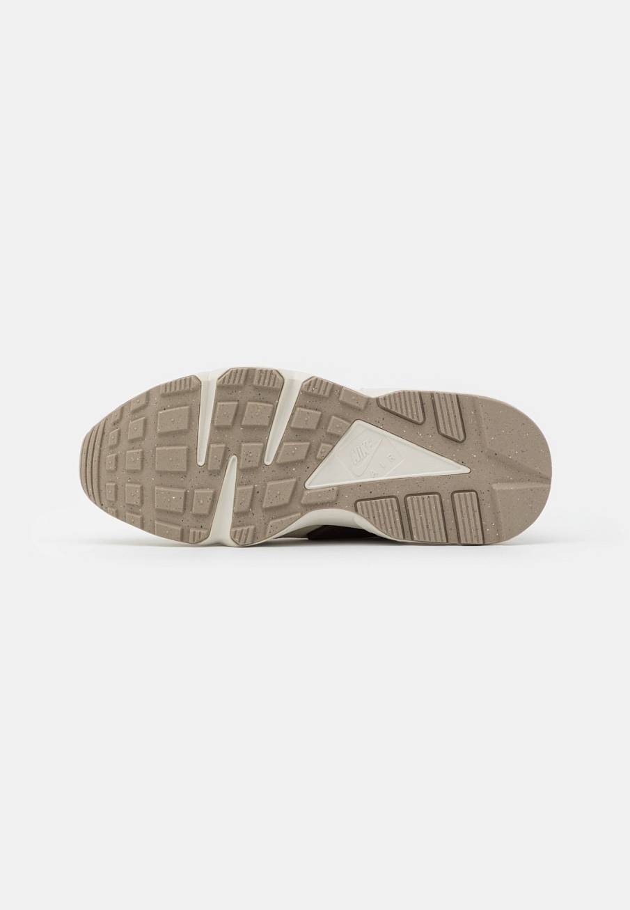 Фото № 3 с приближением к товару «‎Nike Air Huarache »