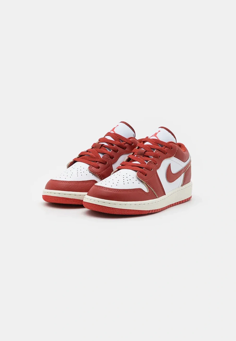 Фото № 2 с приближением к товару «‎AIR JORDAN 1 LOW SE UNISEX»
