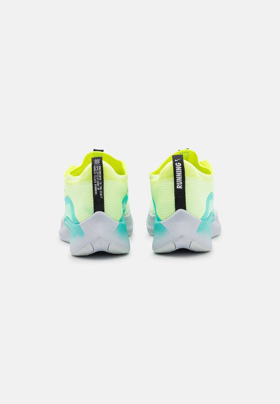 Фото № 3 с приближением к товару «‎Nike Zoom Fly 4»