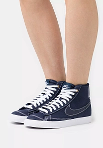 Фото № 4 с приближением к товару «‎BLAZER MID 77 »