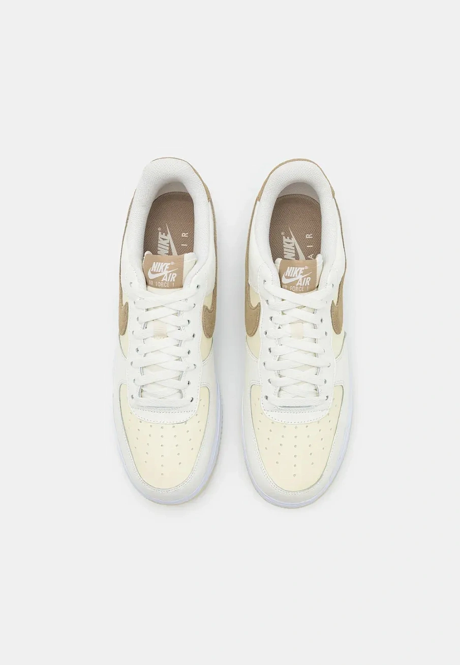 Фото № 4 с приближением к товару «‎AIR FORCE 1 07 LV8»