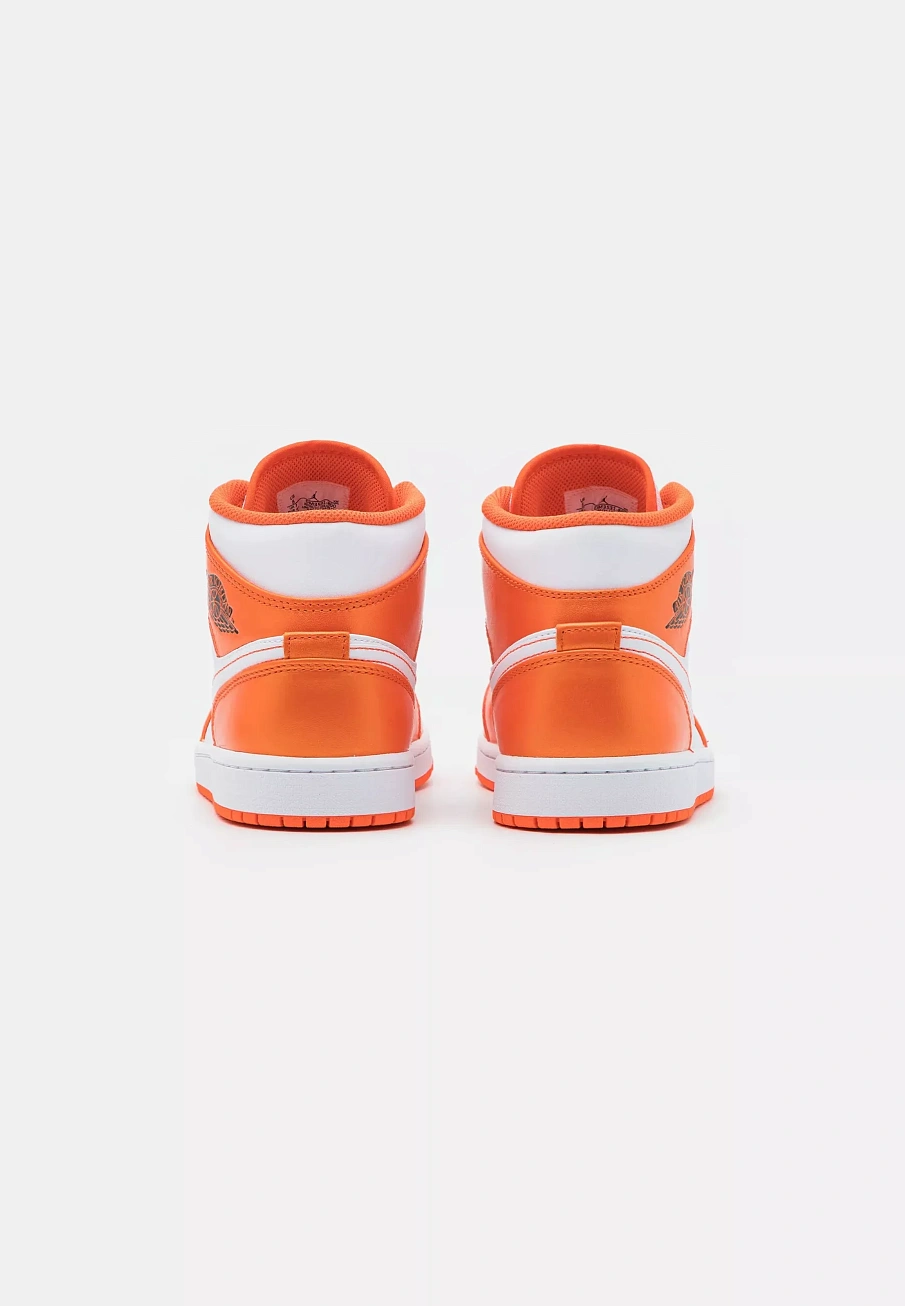 Фото № 3 с приближением к товару «‎AIR JORDAN 1 MID SE»