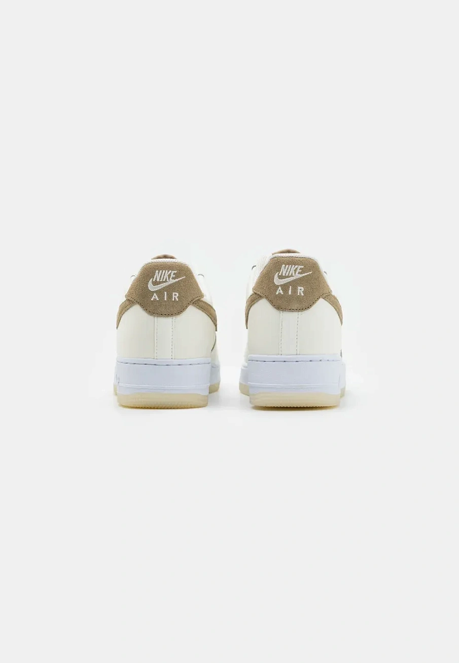 Фото № 3 с приближением к товару «‎AIR FORCE 1 07 LV8»