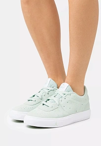 Фото № 1 с приближением к товару «‎WMNS JORDAN SERIES ES»