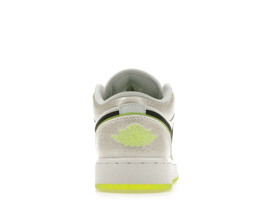 Фото № 4 с приближением к товару «‎Jordan 1 Low SE Warped Swoosh »