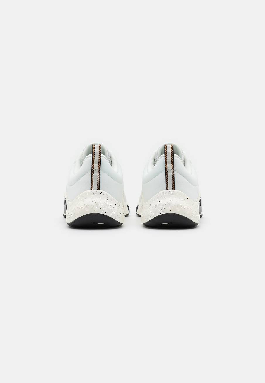 Фото № 3 с приближением к товару «‎Nike Renew In Season Tr 11 Prm»