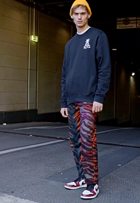 Фото № 2 с приближением к товару «‎AIR JORDAN 1 MID SE V2»