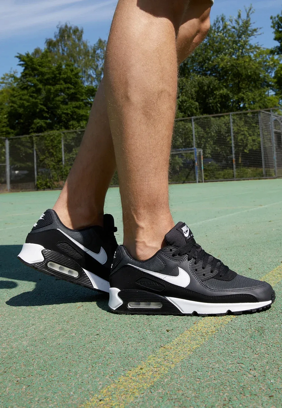 Фото № 2 с приближением к товару «‎AIR MAX 90»