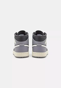 Фото № 3 с приближением к товару «‎AIR JORDAN 1 MID»