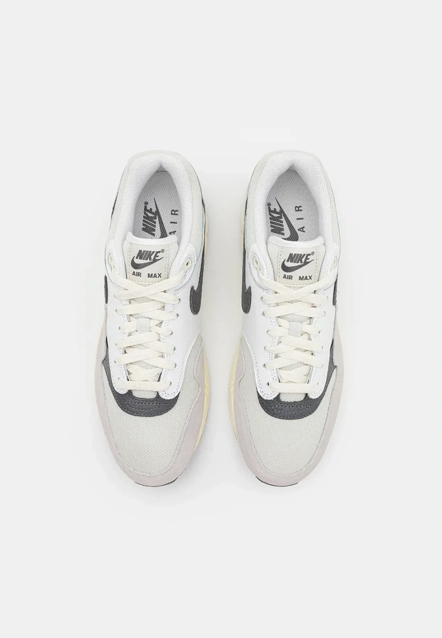 Фото № 4 с приближением к товару «‎AIR MAX 1»