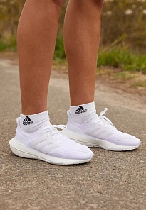 Фото № 2 с приближением к товару «‎ULTRABOOST 22 »
